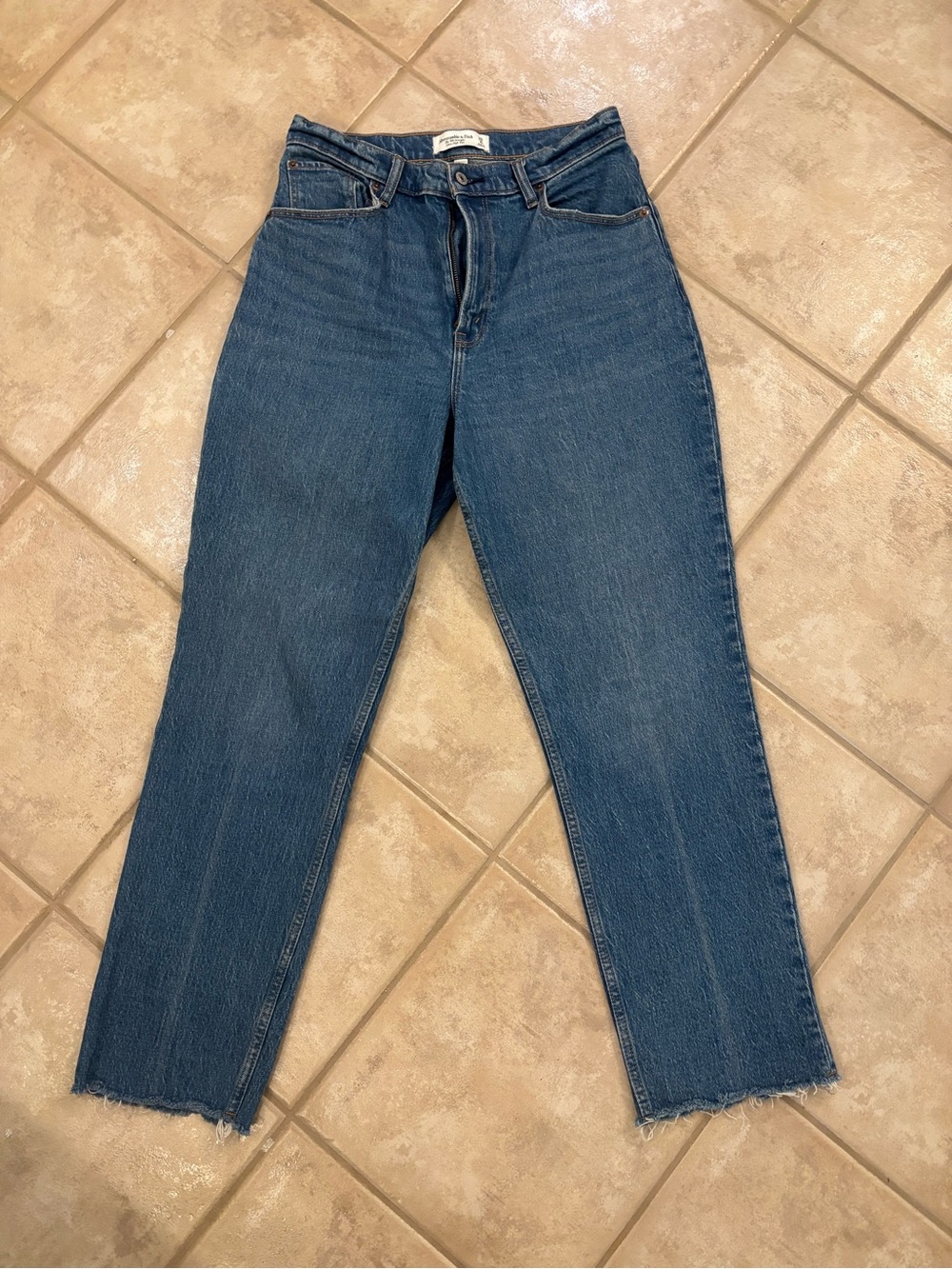 Abercrombie & Fitch Straight Leg Jeans in Dark Blue Wash